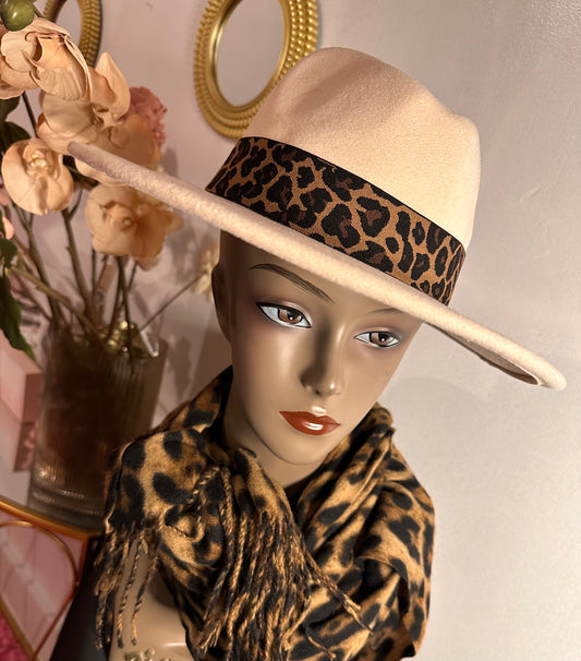 Divaish 1 Leopard Strapped Brim Hat